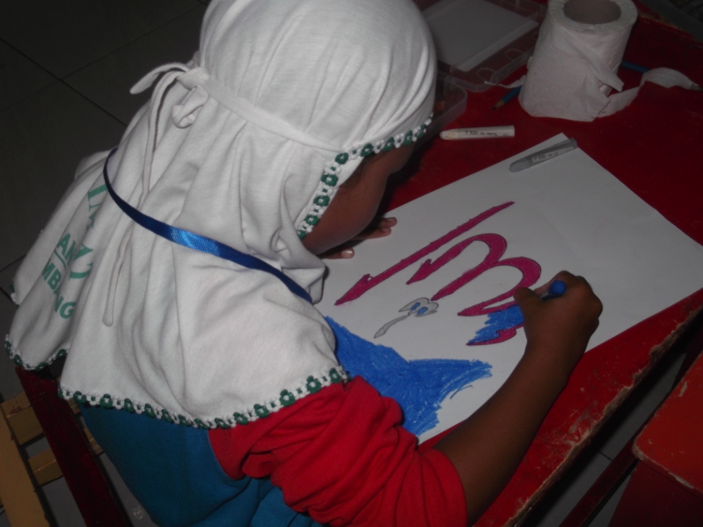 Lomba Mewarnai Kaligrafi Bersama Anak Yatim Jombang Gambar